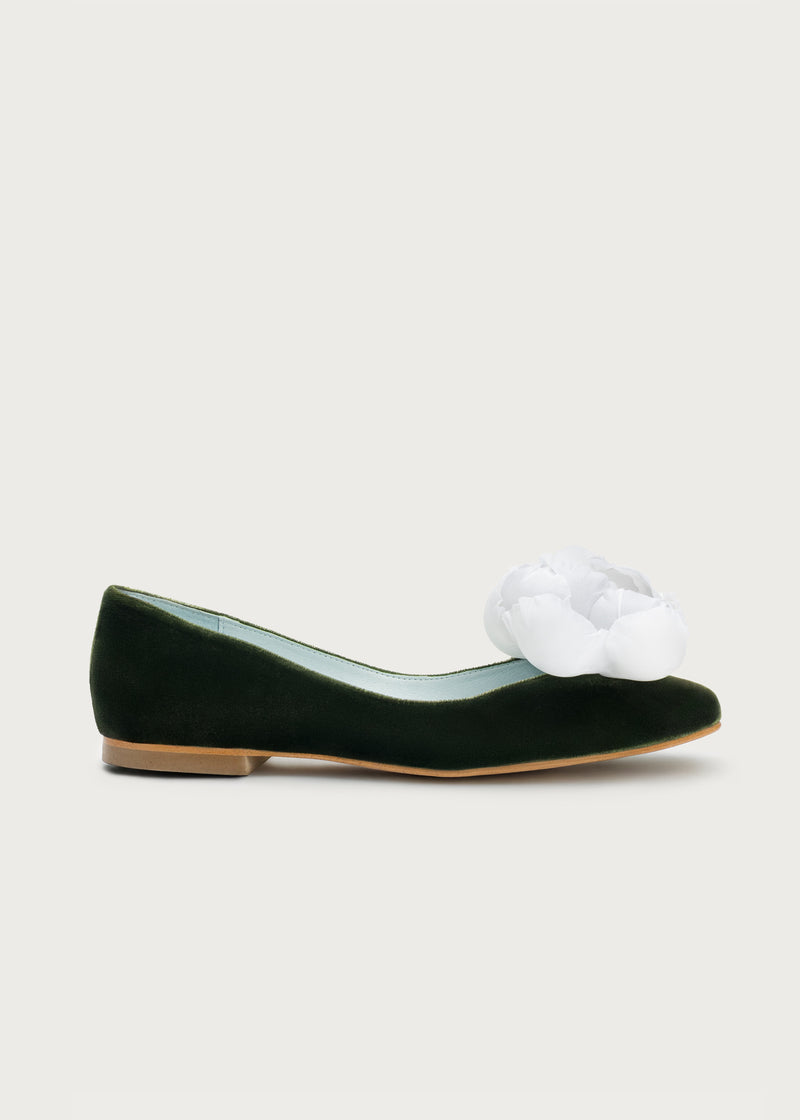 Ballerina Bloom Hunt · White Flower