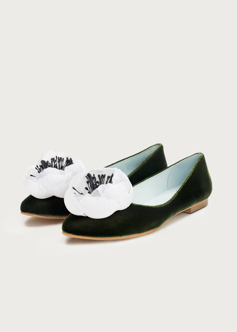 Ballerina Bloom Hunt · White Flower