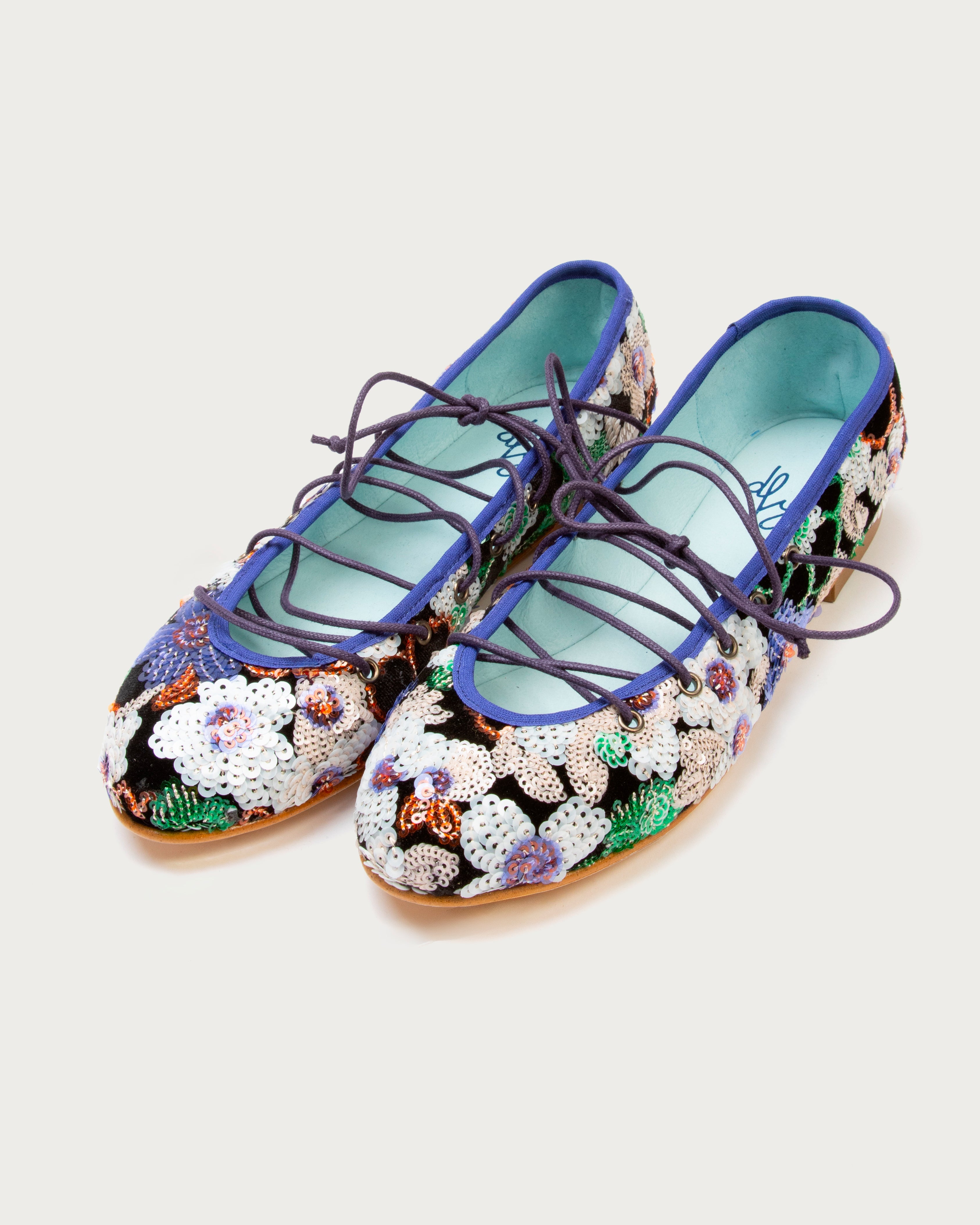 Bailarinas II de defloresyfloreros en diferentes colores con terciopelo bordado y lentejuelas multicolor