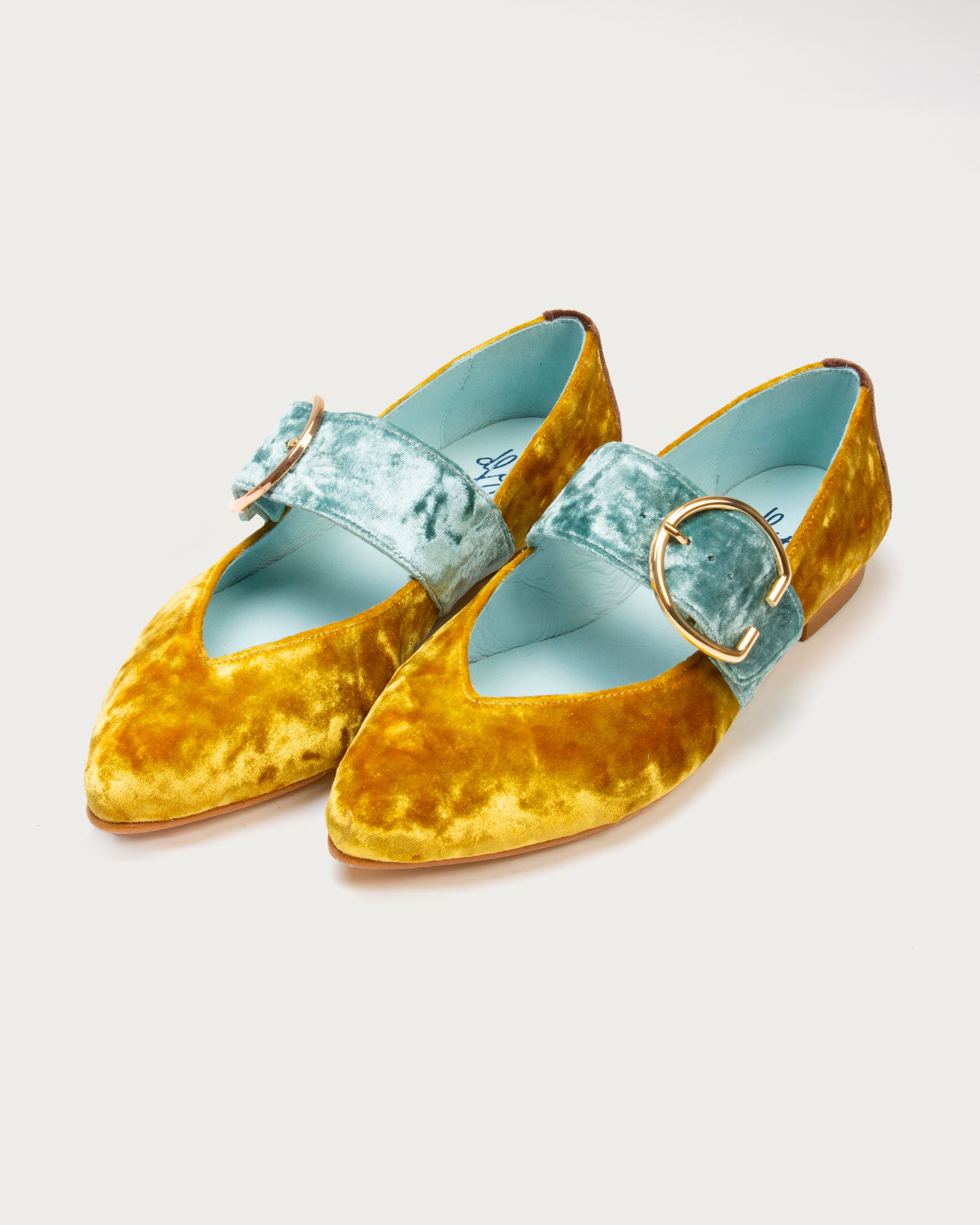 Bailarinas V de defloresyfloreros en diferentes colores con terciopelo a contraste y maxi hebilla metálica