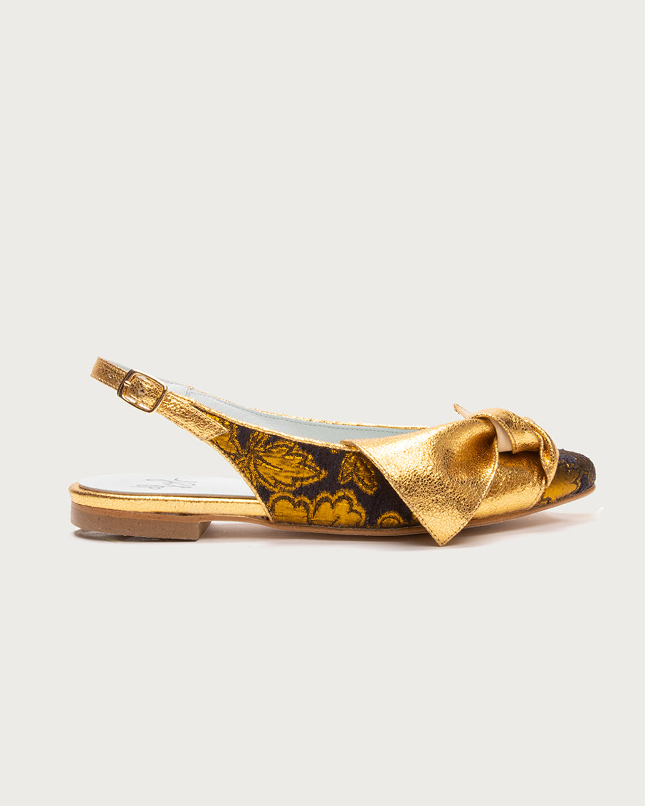 Bailarina XI Gold de defloresyfloreros en piel de lana bordada con maxi lazo de piel