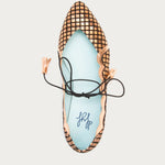 Vista superior del Blucher XIII Nude con cordón a contraste y plantilla interior