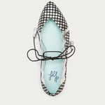 Vista superior del Blucher XIII Silver con cordón a contraste, piel flocada en cuadros y plantilla interior