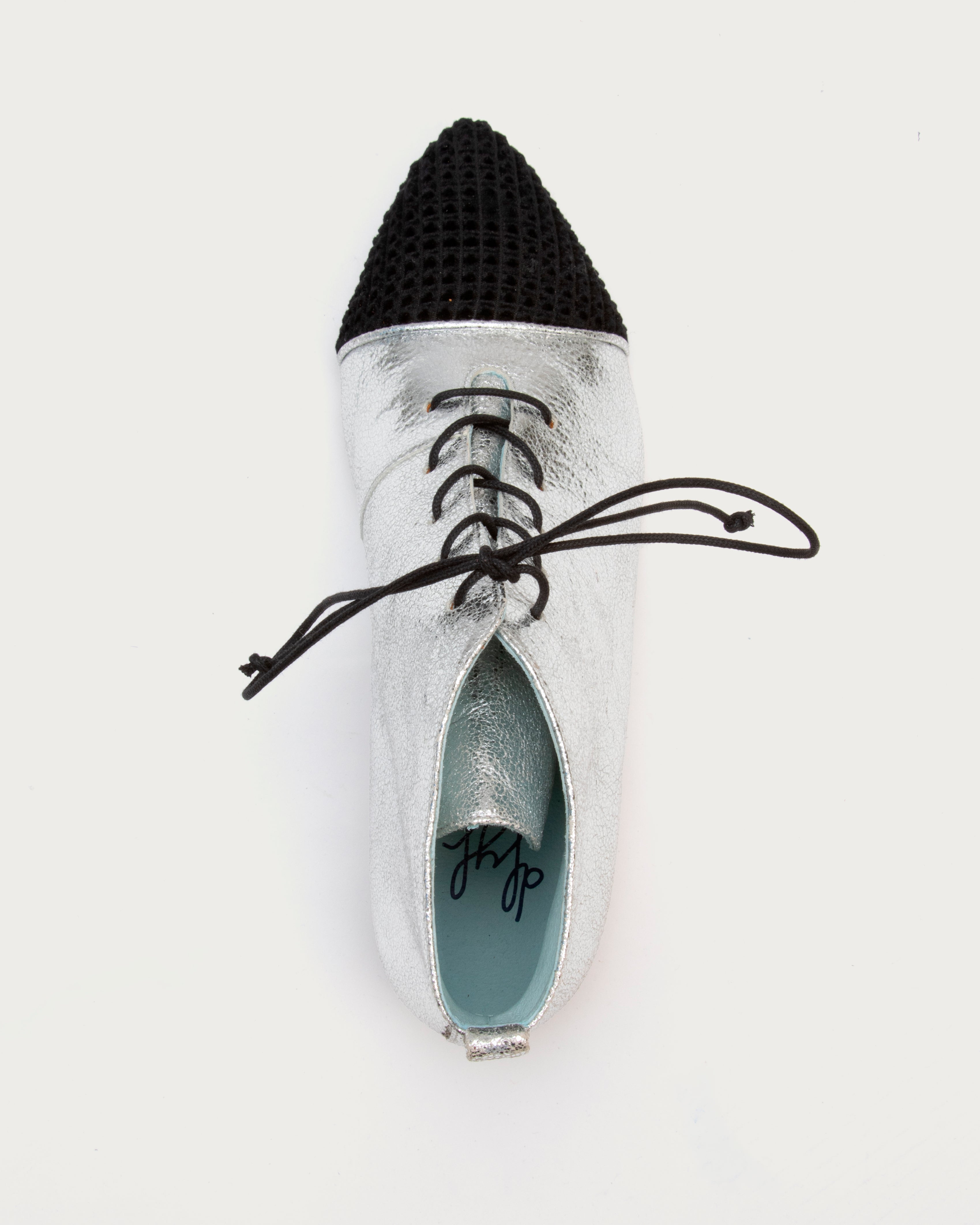 Vista superior del Botín XVIII Silver con cordones, punta ribeteada y plantilla interior