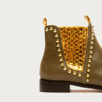 Botines XVII de defloresyfloreros en diferentes colores con estilo chester y tachuelas metálicas