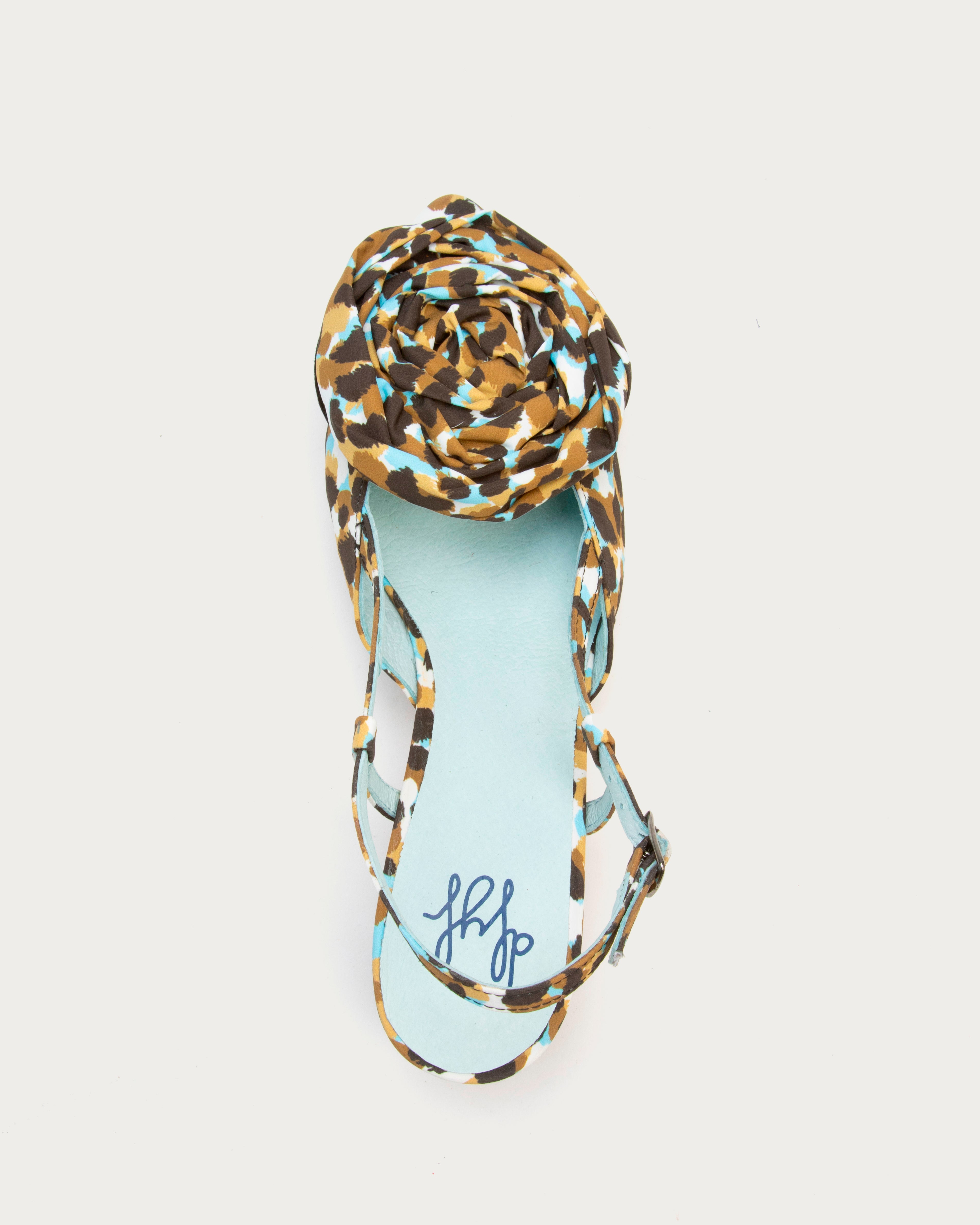 Vista superior del Tacón XIX Leopard con maxi rosa en raso animal print y plantilla interior