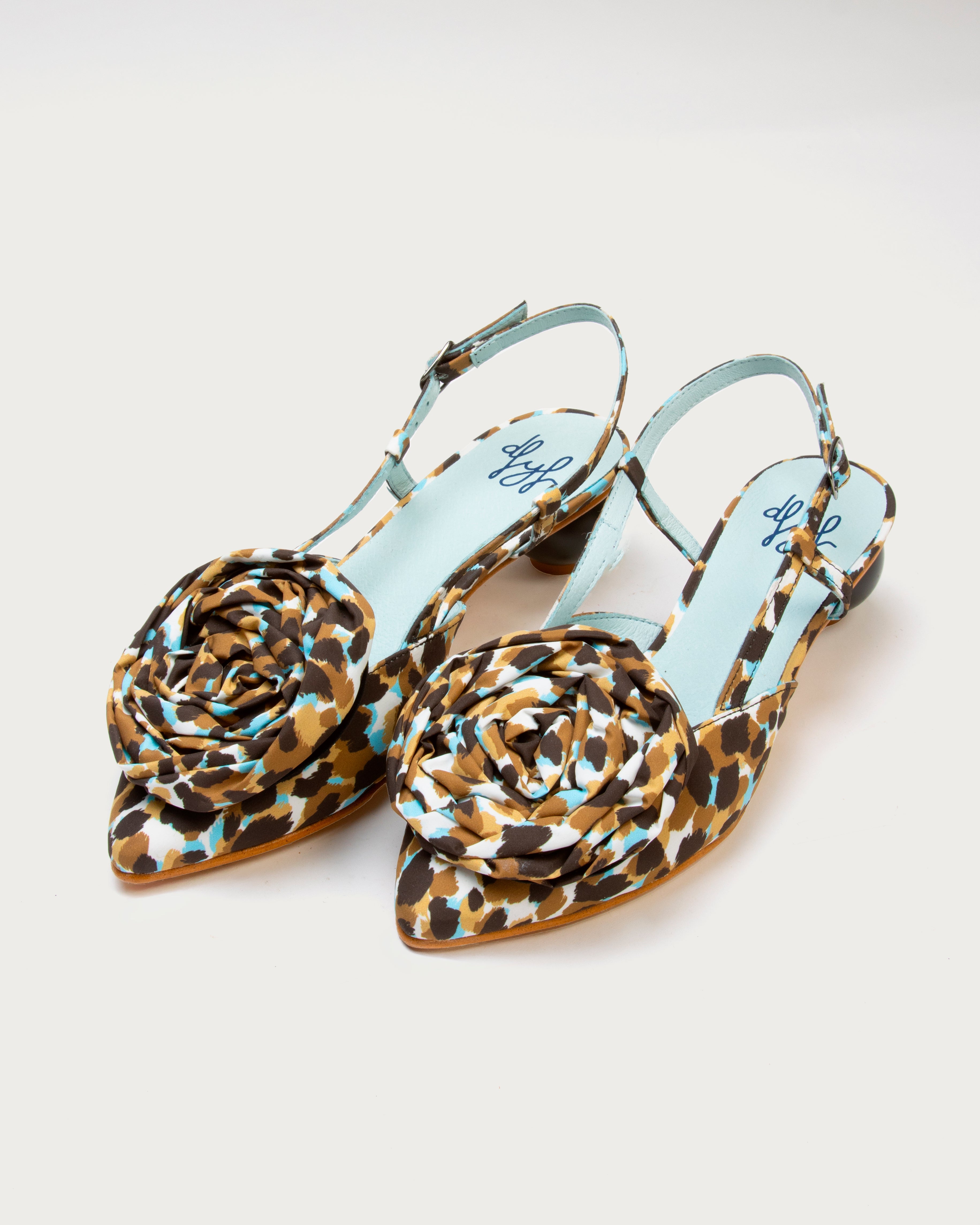 Tacones XIX de defloresyfloreros en diferentes colores con maxi rosa y tacón de bola