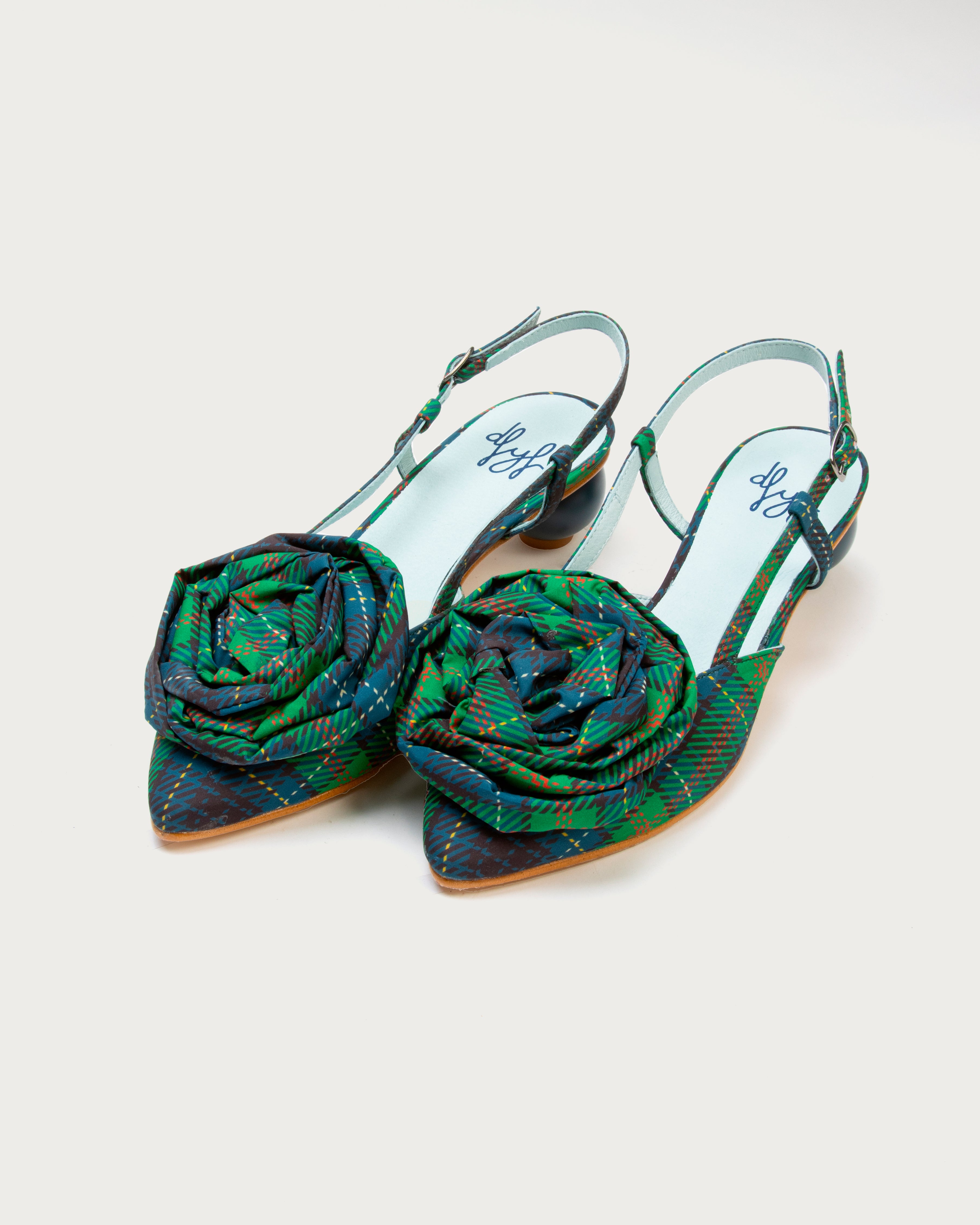 Tacones XIX de defloresyfloreros en diferentes colores con maxi rosa y tacón de bola