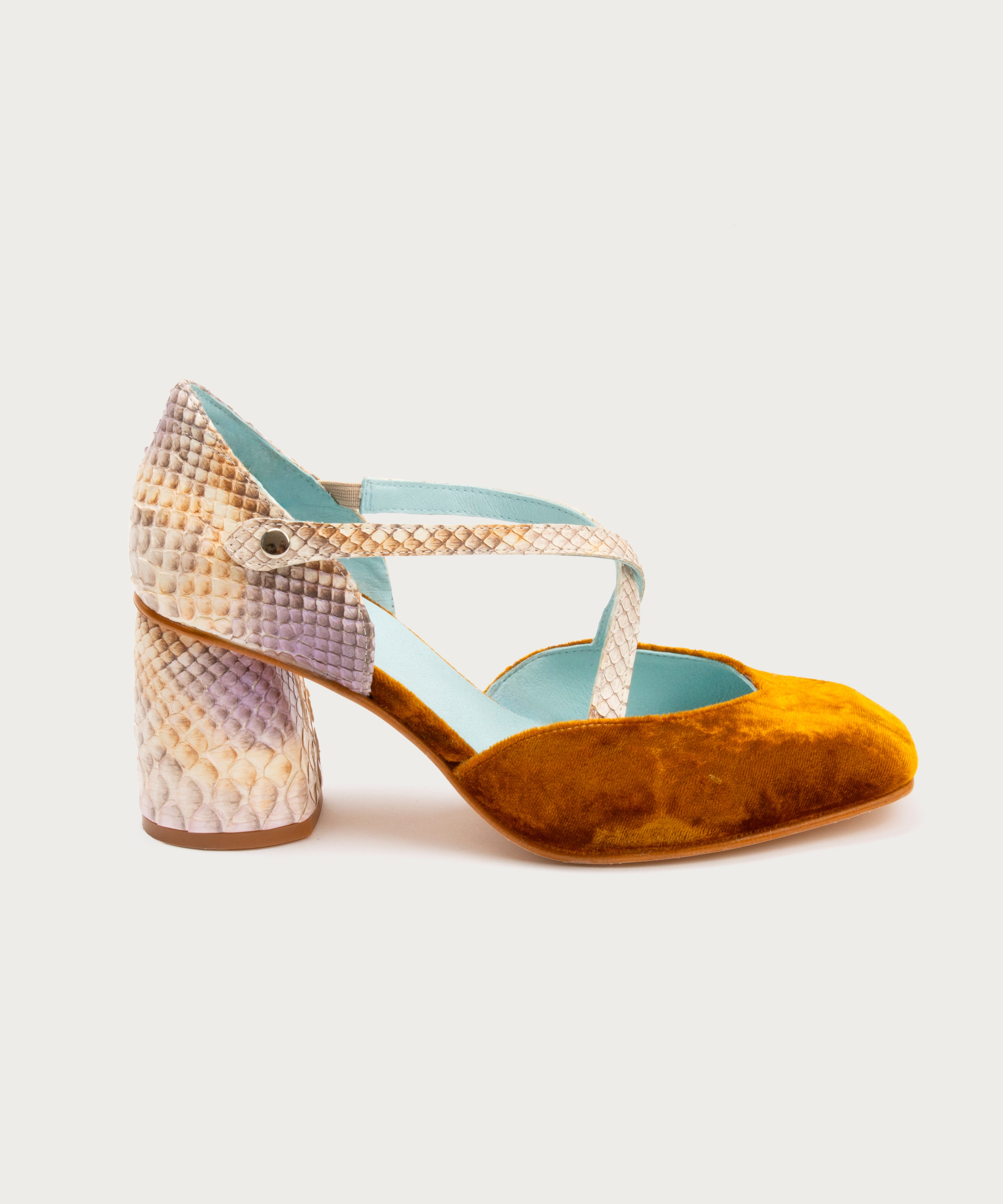 Tacón XXI Gold de defloresyfloreros en terciopelo y python con tacón ancho de 6,5 cm