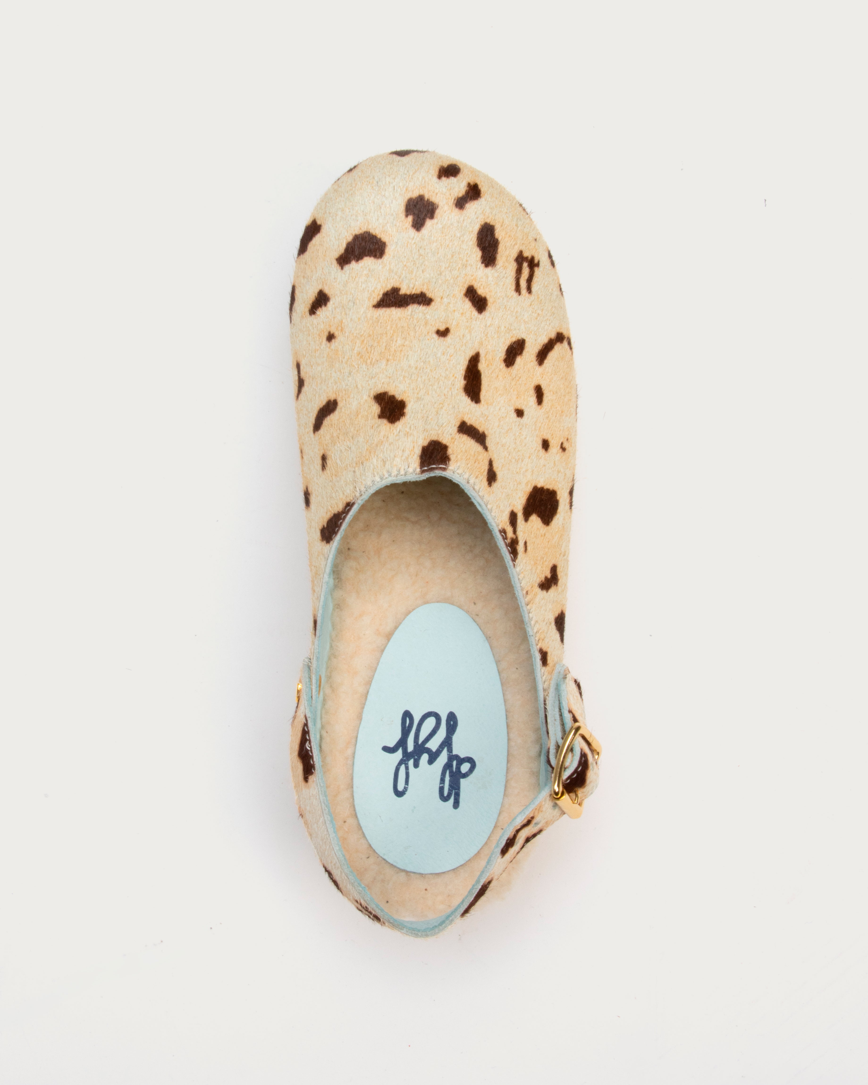Vista superior del Zueco XXIII Beige con plantilla en lana, animal print y hebilla en el talón