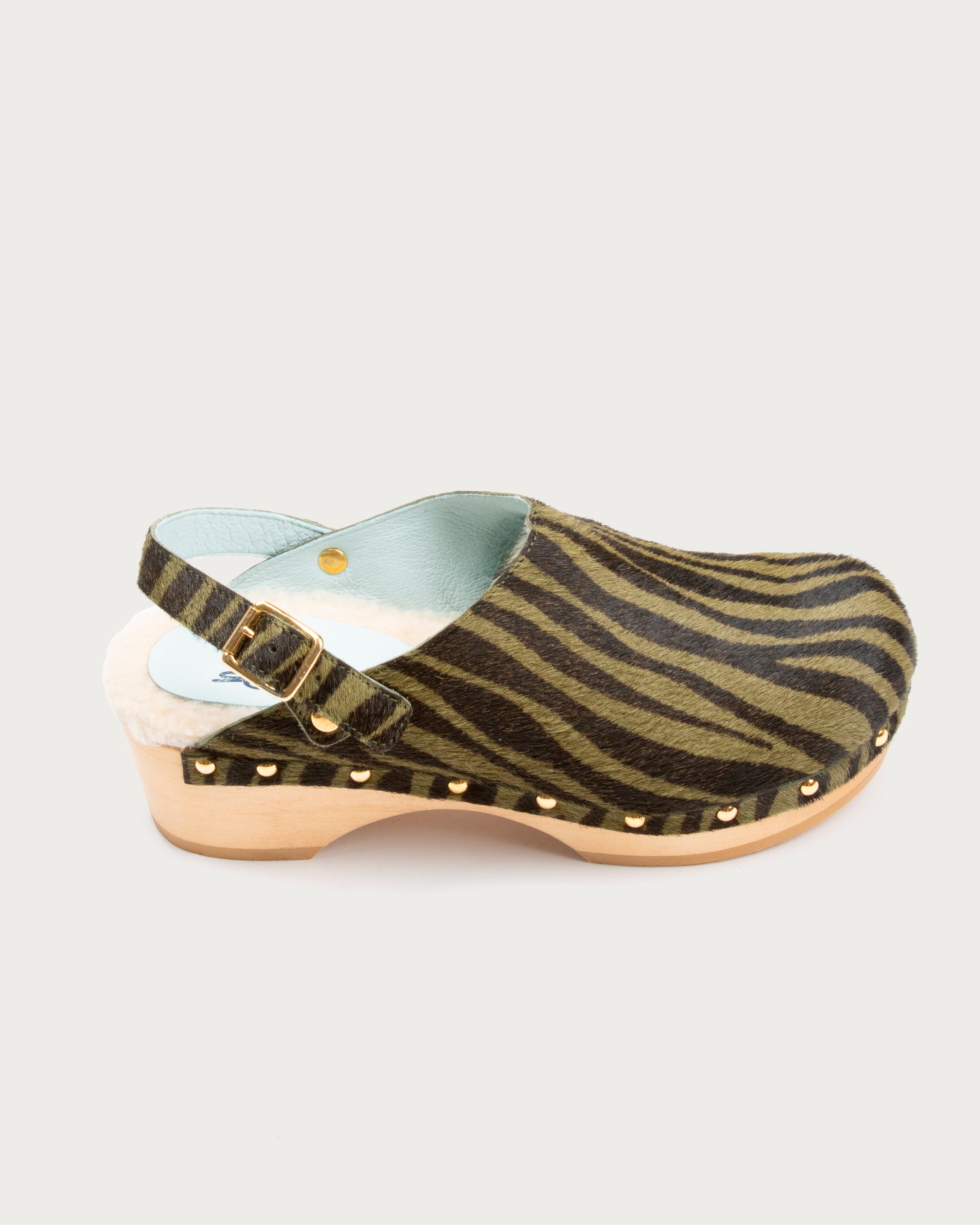 Zueco XXIII Caza de defloresyfloreros con piso de madera, lana, animal print y hebilla en el talón
